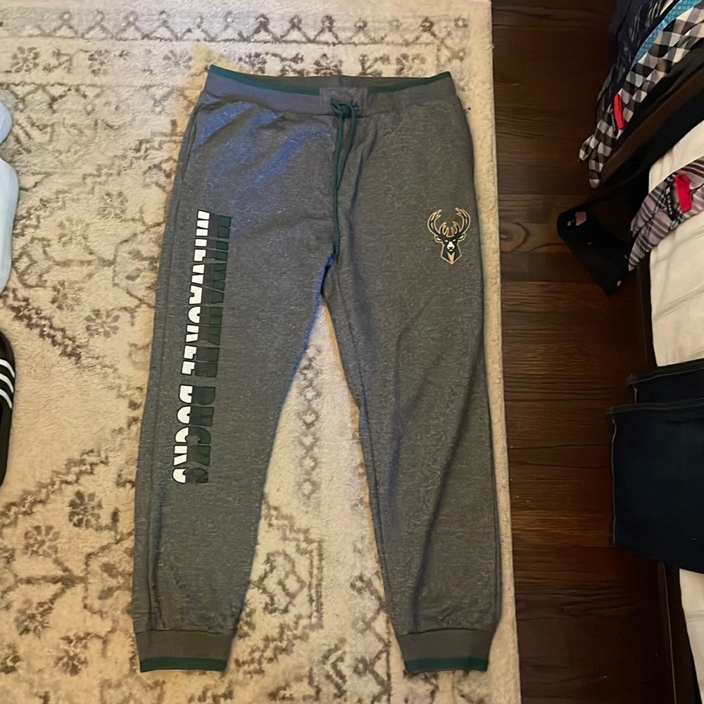 Milwaukee Bucks Sweatpants! Size XL!